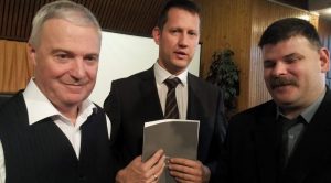 MVGYOSZ. centenáriumi plakett átadása (dr. Nagy Sándor, Fülöp Attila, Pille a díj átadásakor)